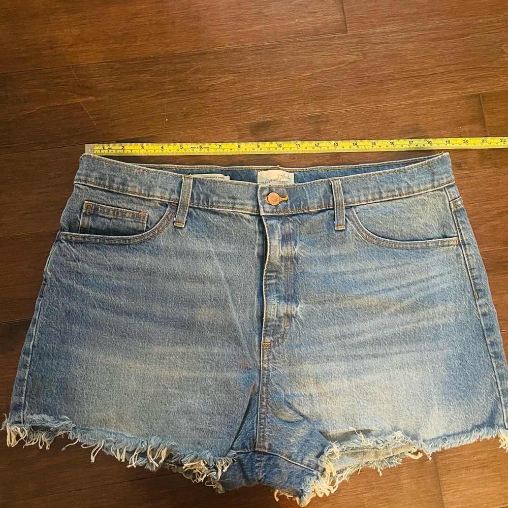 Highest Rise Jean Shorts - Picture 4 of 5